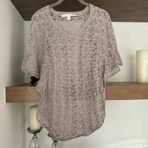 Lauren Conrad V Neck, Wing Sleeve Lightweight Top in Lavender